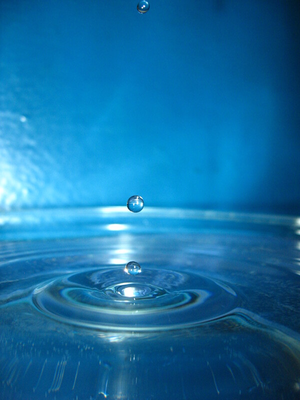 水珠水滴蓝色图片