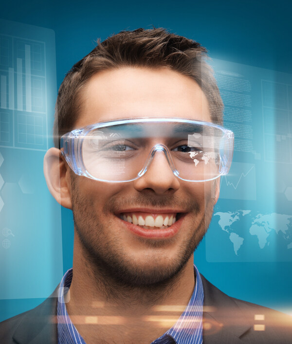 戴眼镜的商务男士与虚拟触摸屏图片