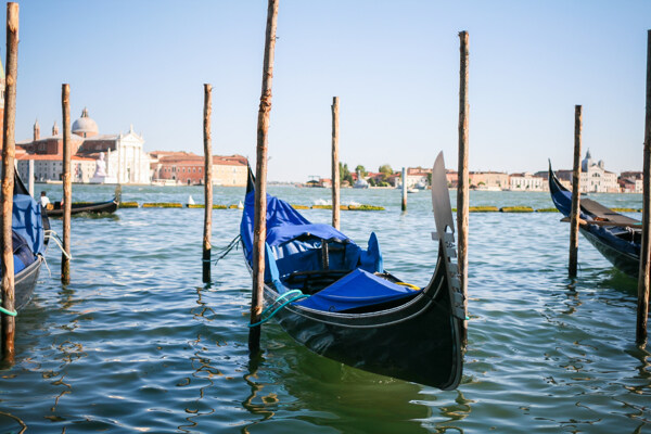 威尼斯水城的小船