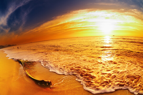 海滩黄昏美景图片