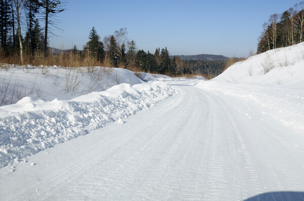 积雪路面图片