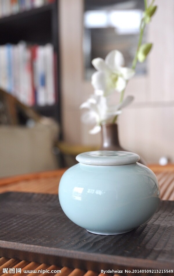 青瓷粉青茶叶罐图片