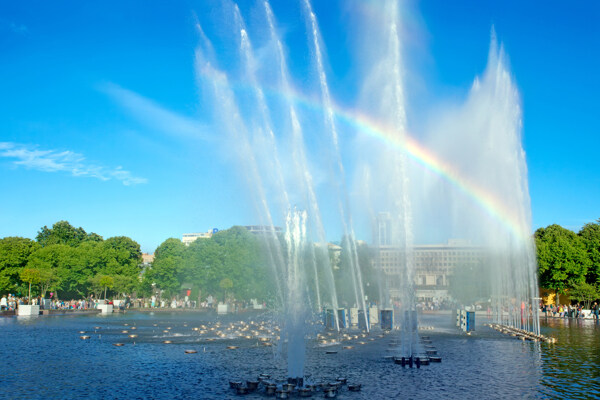喷泉与彩虹景色