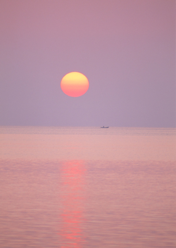 海上日出