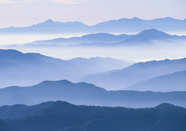 云层云雾缭绕云山