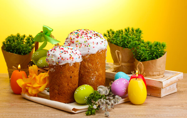 复活节蛋糕与彩蛋