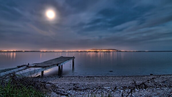 高清海边夜景图