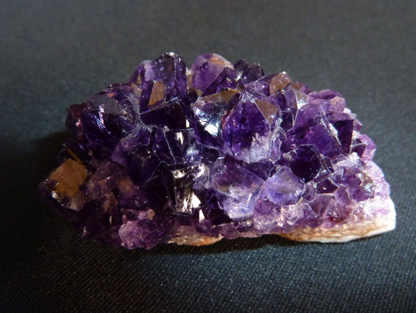 天然紫水晶石图片