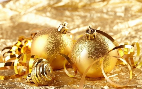 金色圣诞球背景图片