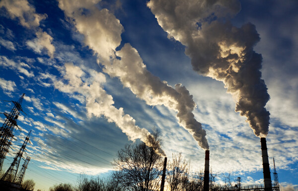 工厂排放的烟雾图片